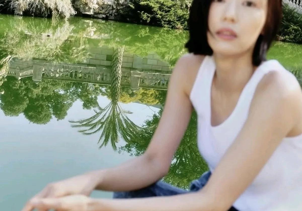 7日，演员全智贤通过Instagram上上传了多张照片。公开的照片中，全智贤身穿