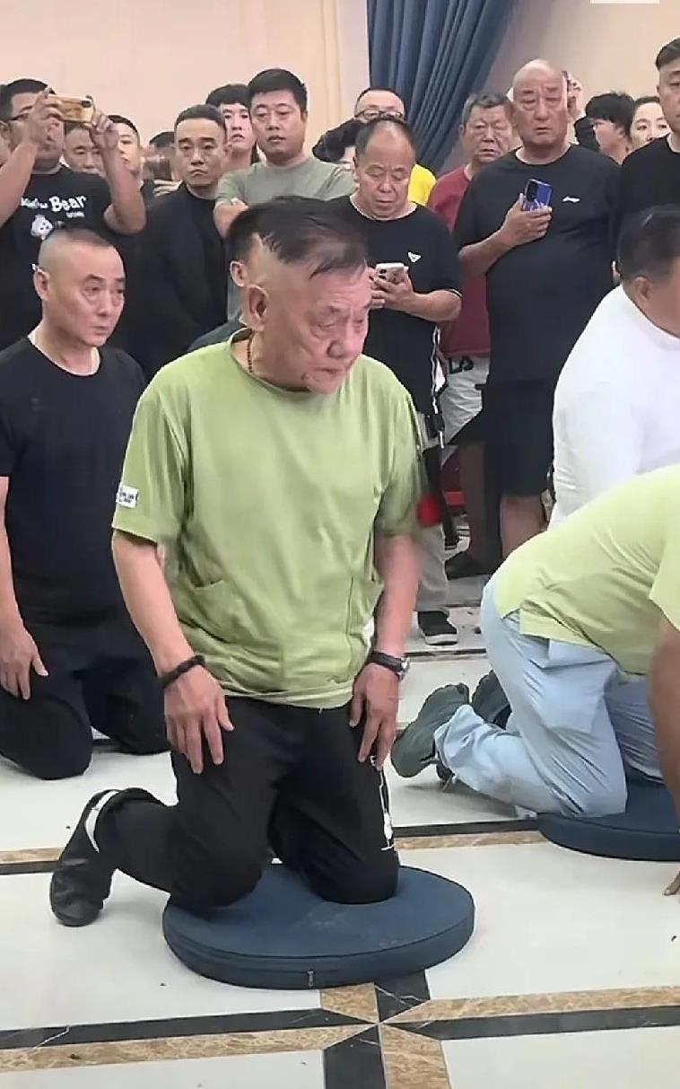 杨进明的到来，应了那句话“人善人欺天不欺，人恶人怕天不怕”！俗话说“树怕扒皮，