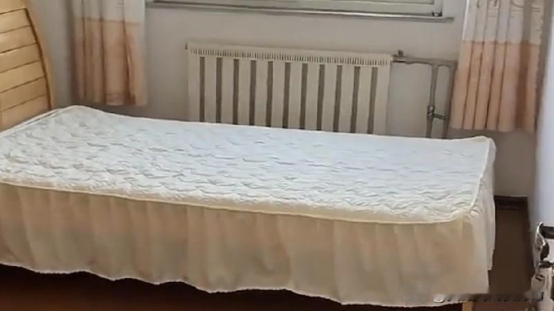 男子花8万买海景房，他究竟是赚了还是亏大了？据视频11月13日报道，男子在网