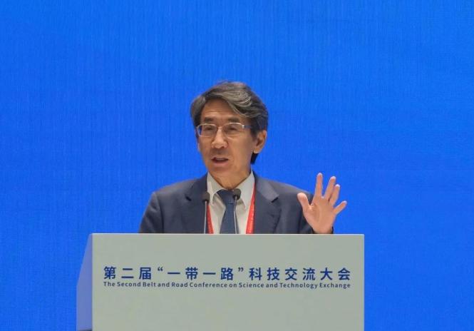 薛其坤落选2026年诺奖是一个极其危险的信号。往年都是西方用诺奖给中国科研立