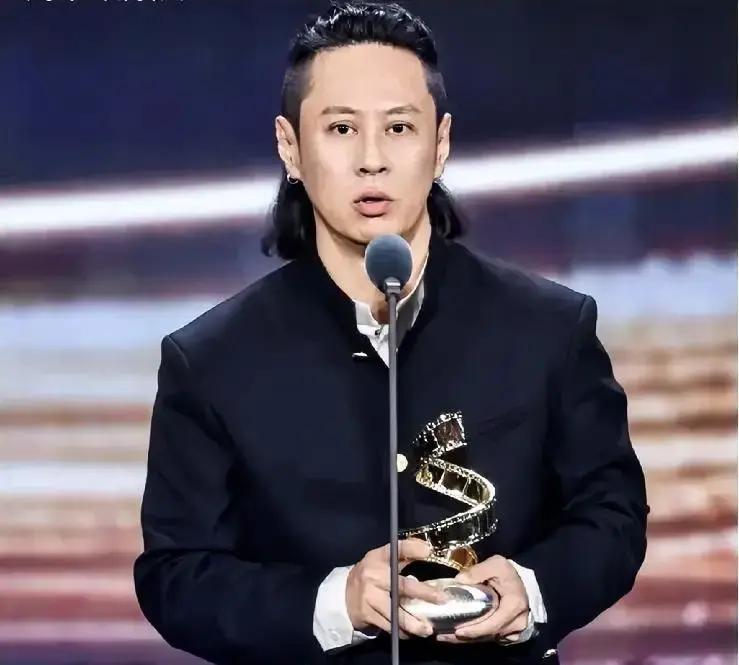 被贴了十年“变态专业户”的标签，马浴柯干了一件最不“变态”的事：他把北京的房子和