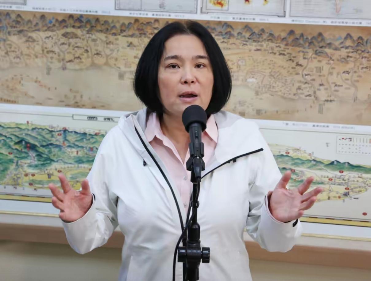 1月15日，绿营分子许美华攻击国民党立委陈玉珍：“台湾议会有这种立委，很丢脸。”