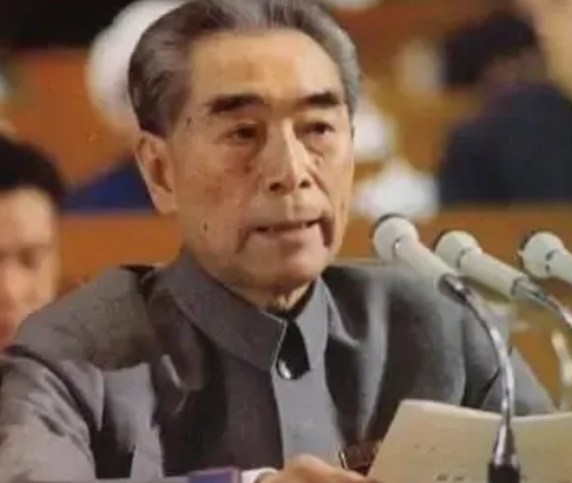 “如果蒋介石回大陆给他什么职位？”1956年，面对记者的追问，周总理一句话让全场