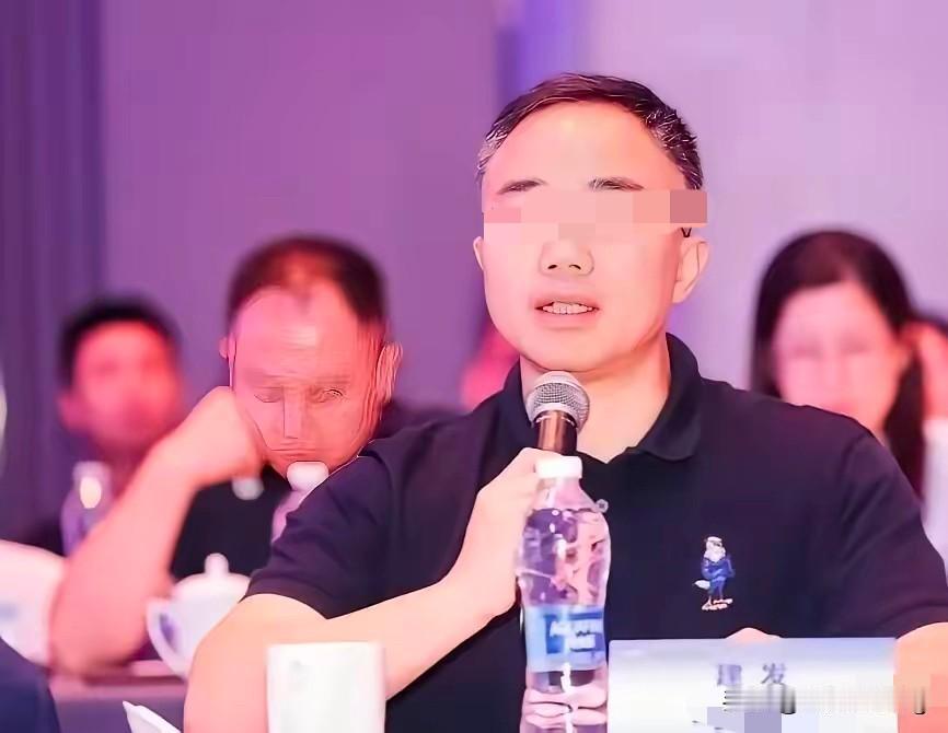 杭州酒局事件里，有一个人不能简单用停职免职就一笔带过。正是他，在员工已经下班的时