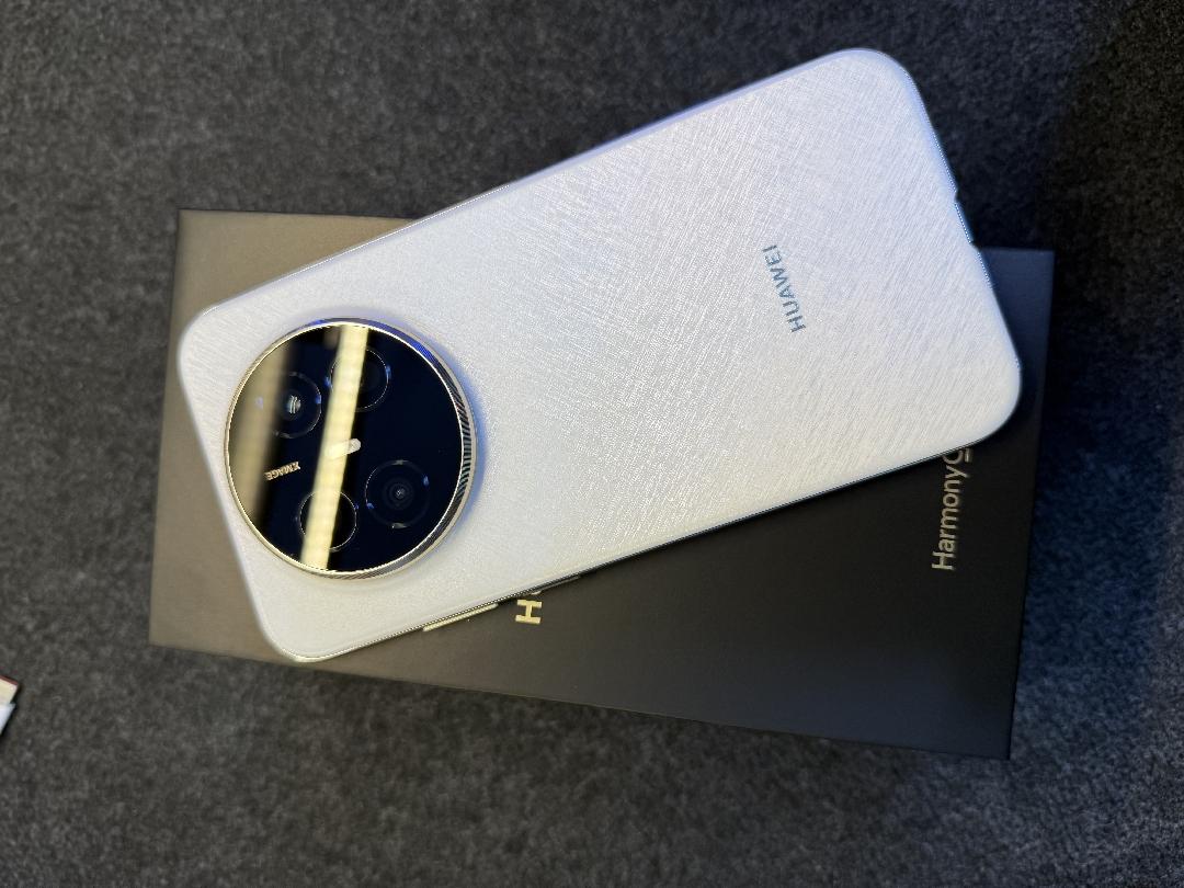 上手感觉还不错，就是太宽了一下子不适应。4199叠加国补3699元，再加上鸿蒙日