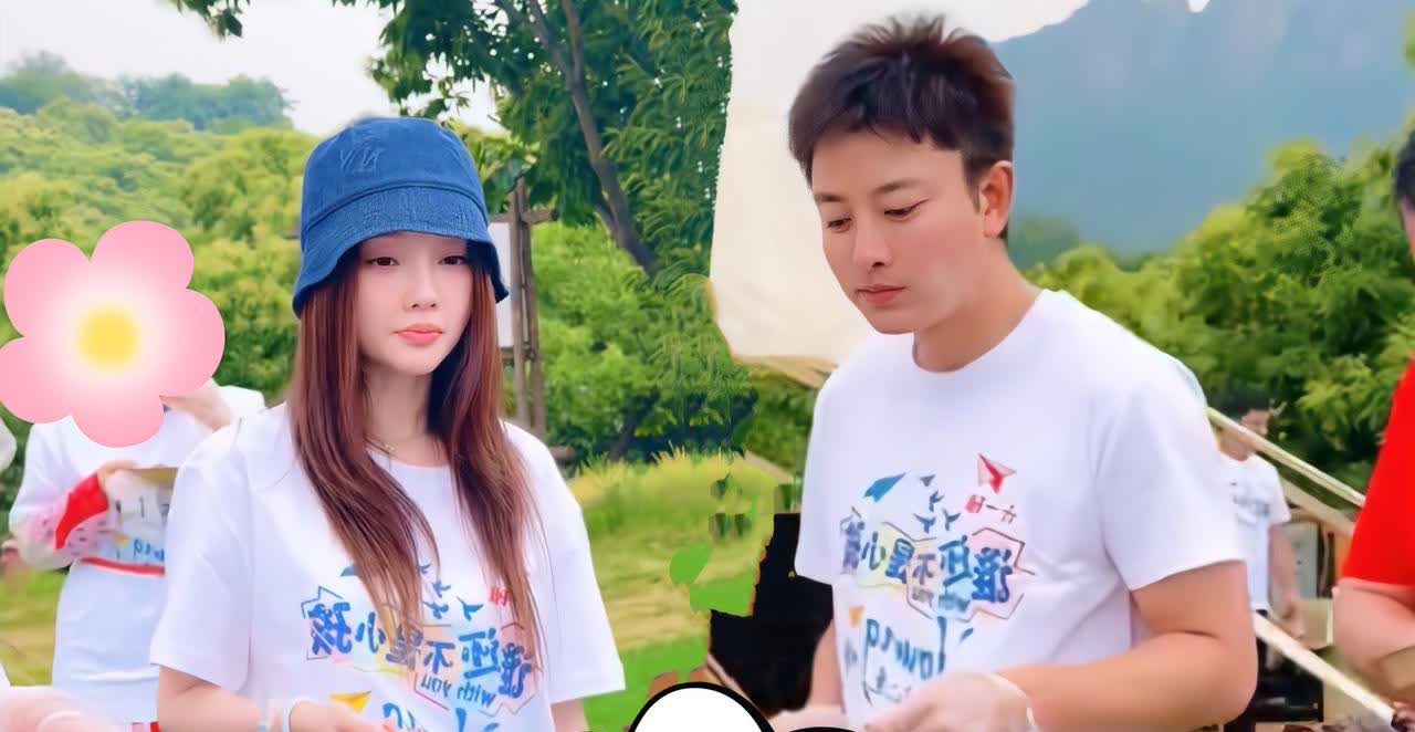 贾乃亮李小璐两人可以同框拍照，也可以一起吃烤全羊，虽然分开，但是有女儿甜馨，两人