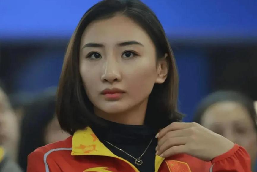 2019年，30岁的奥运冠军何雯娜怀孕5个月，与38岁身家过亿的影视制片人梁