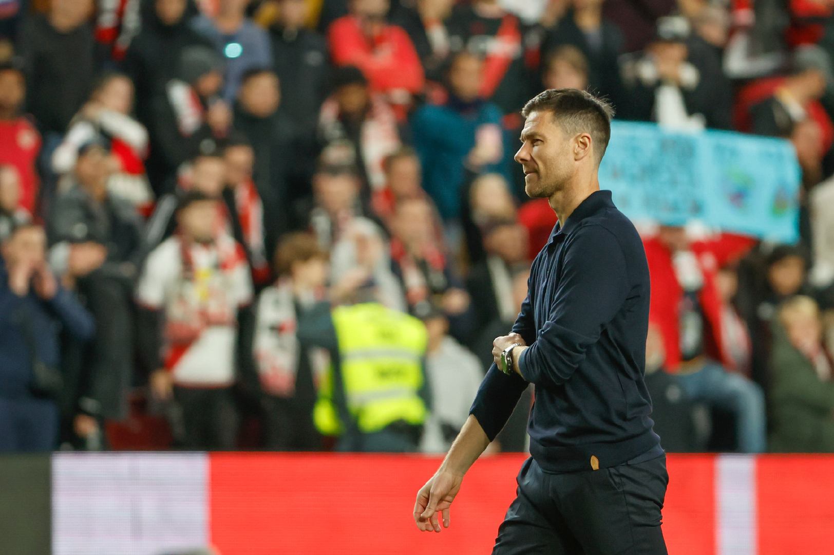 okdiario：阿隆索和他的教练团队深知目前的形势十分复杂，他们正逐渐失去对更