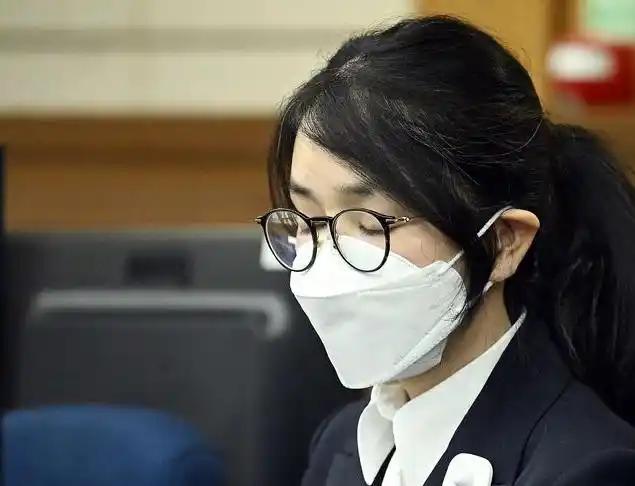 韩国前总统夫人金建希，今天当庭开口了，一句话直接引爆全网，说尹锡悦当年要搞戒严这