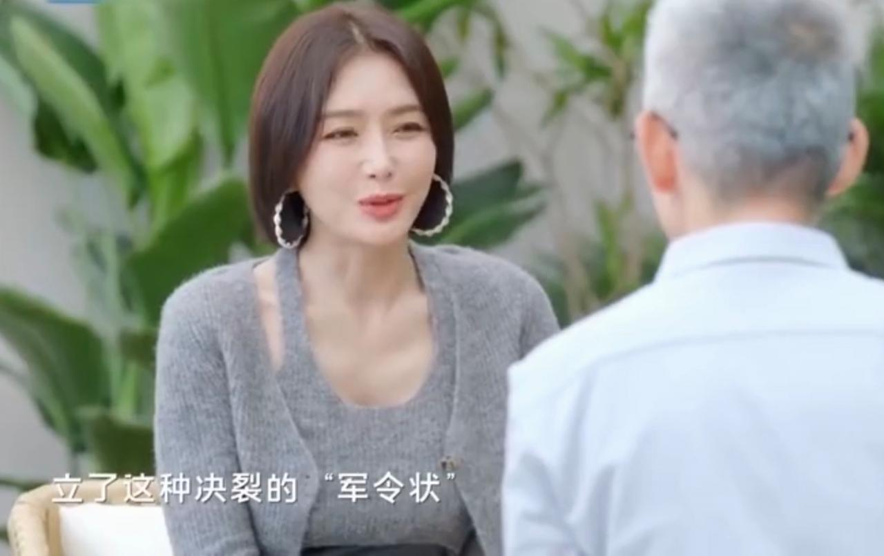 秦岚自爆为了进演艺圈，放弃安稳的会计，还险些跟父母决裂，说:“我当时甚至要差点跟