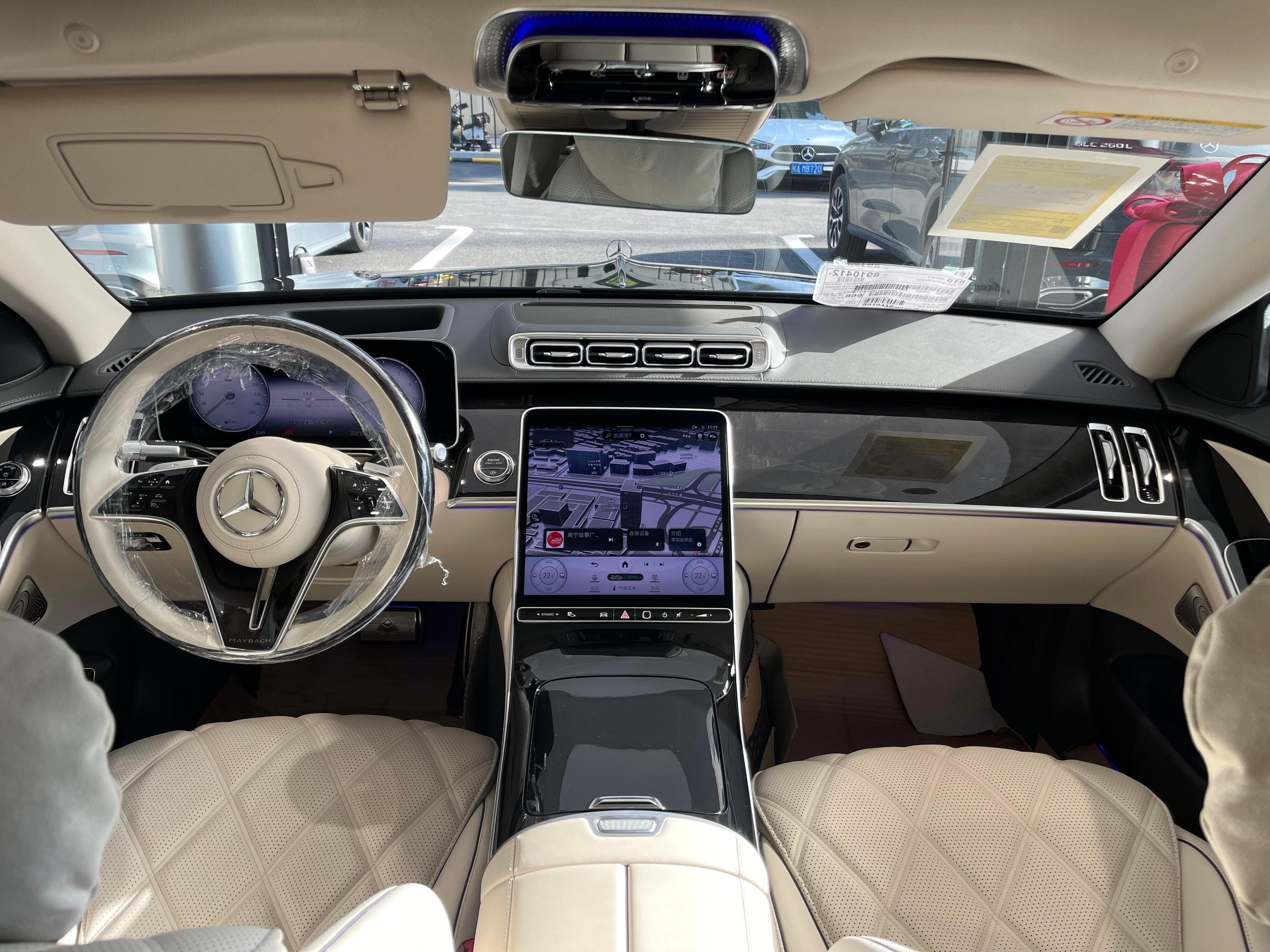 奔驰s480迈巴赫指导价146.8万黑外米内和黑外棕内都有曾经加价达到过10万