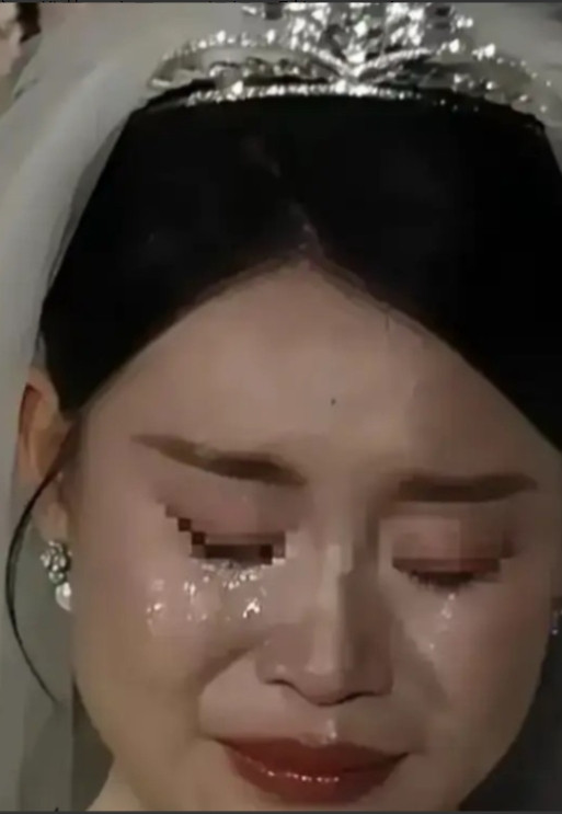 “我看你俩更像一对儿！”前不久，一新郎在自己的婚礼上大发脾气，原因竟然是新娘为了