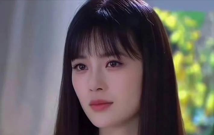 2025年娱乐圈再掀波澜！刚离婚的陈晓被曝遭赵樱子公开示爱，女方在直播中坦言对其