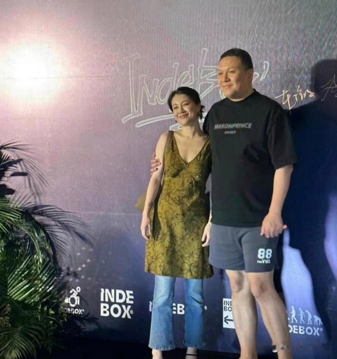 看到这两张照片，才知道发型的重要性​​​