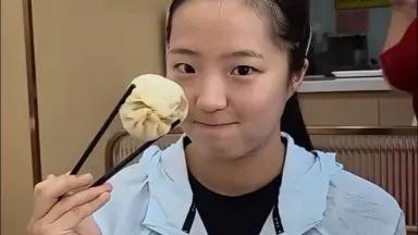 你说有意思没！韩乒“一姐”申裕斌，在2026WTT中国大满贯赛🀄️，3：2逆