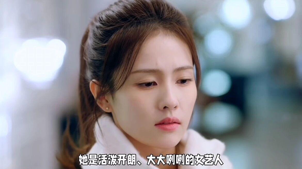 人设崩塌的娱乐圈，白鹿的"实在"为什么塌不了？前两天晚上躺床上刷手机。翻到一