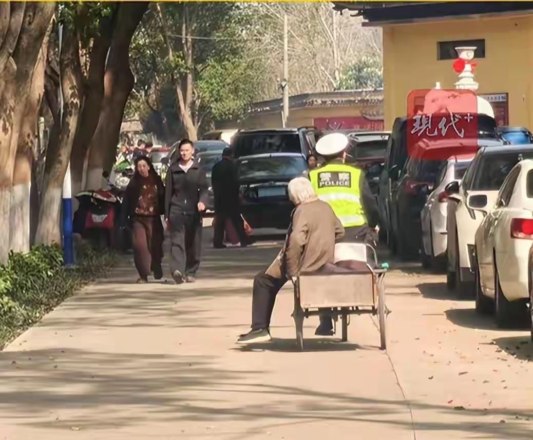 看哭了！常州90多岁奶奶瞒着家人，独自蹬小三轮跋涉20余里，花两小时到横山桥墓区