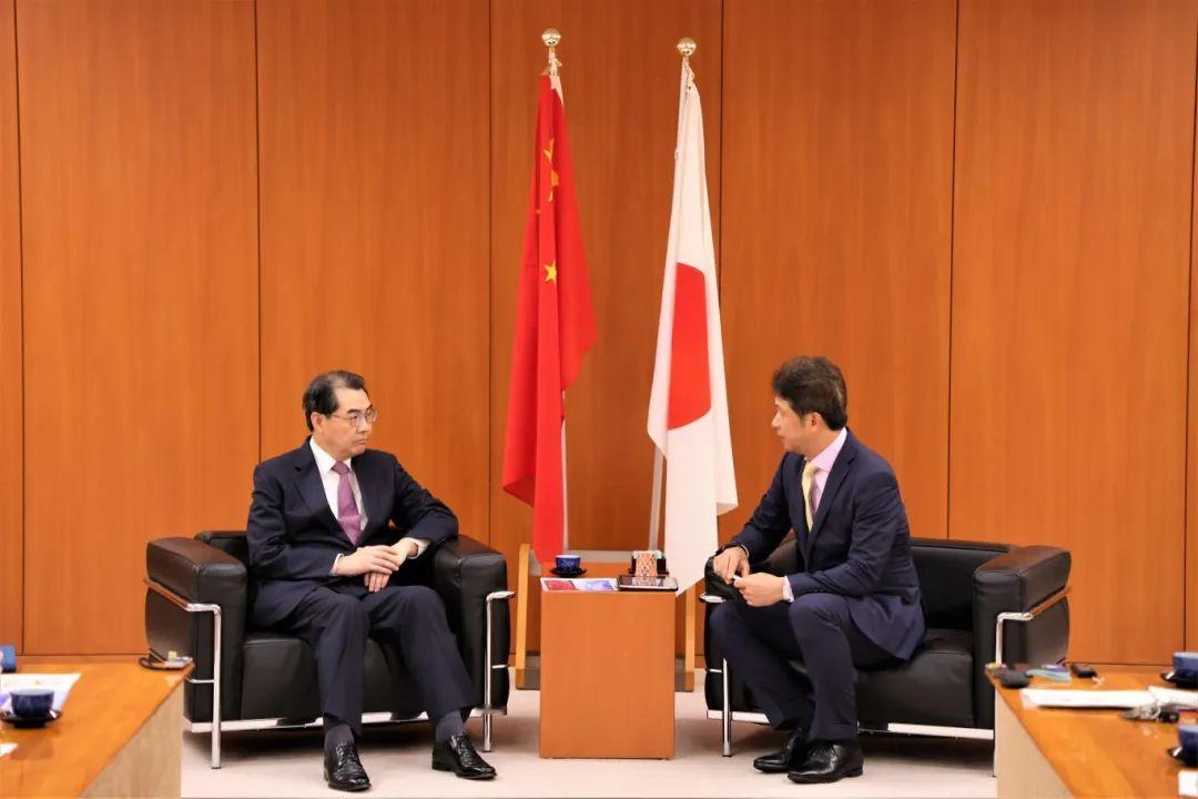 日本态度发生急转弯？日本外务省次官船越健裕会见了咱们的驻日本大使吴江浩，这大概率