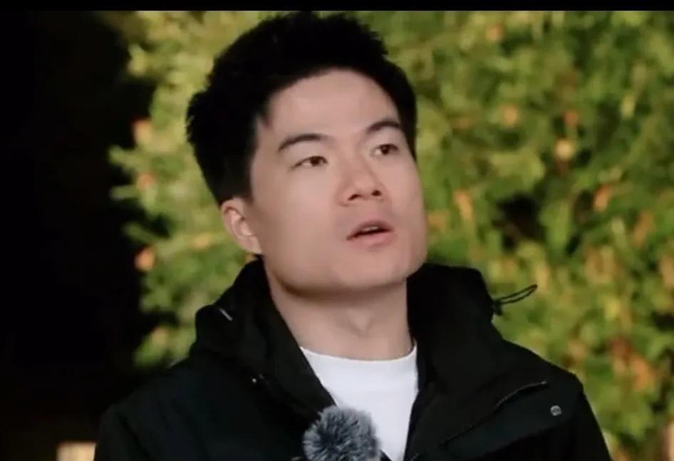《与辉同行》阅山河黑龙江行最后一夜，董宇辉用了一种独特的方式来印证乡土记忆的重要