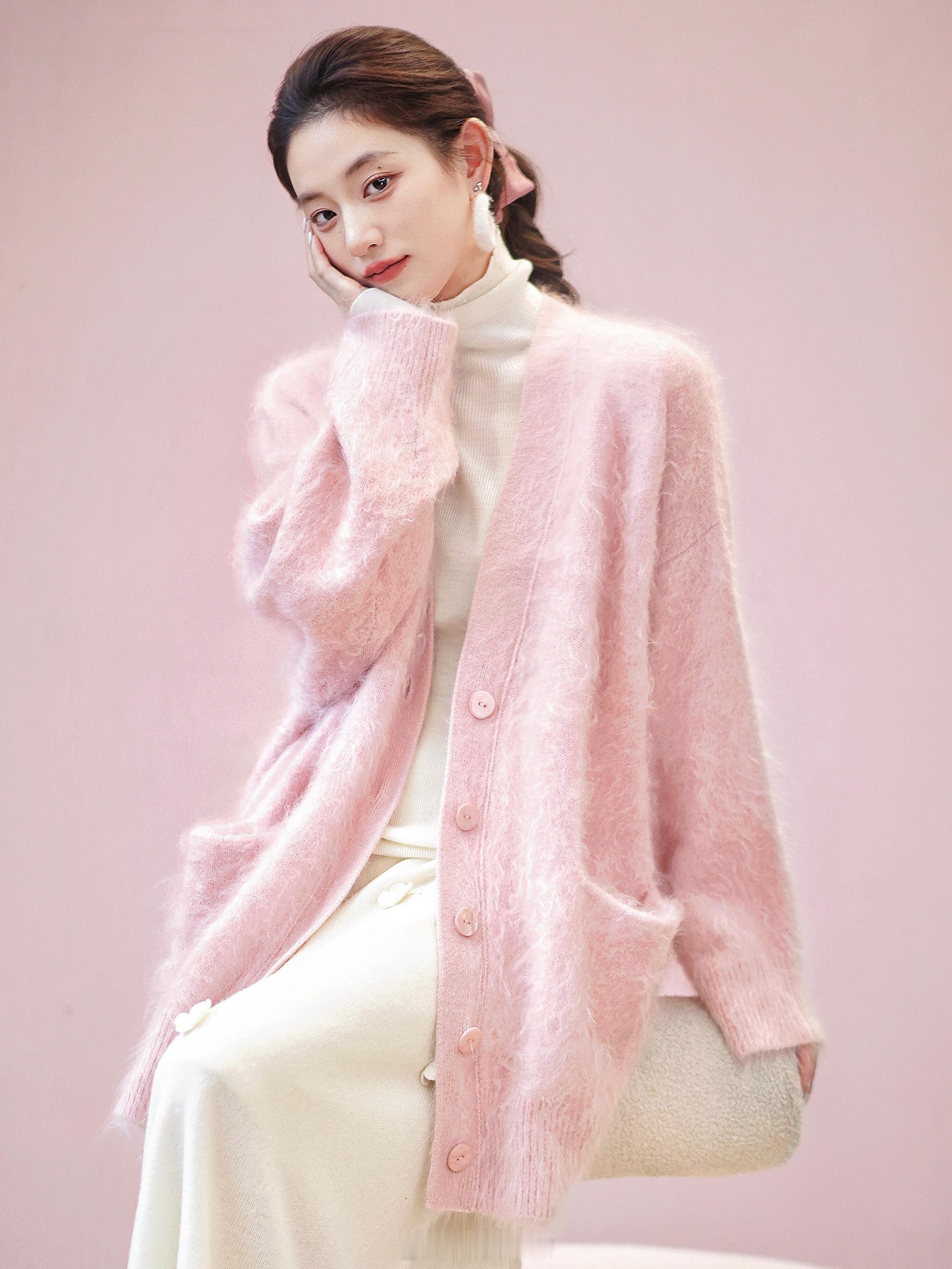 这是全网都在说的美女感穿搭吧粉嫩嫩又水灵灵的太能衬托气色了100拉毛羊绒/有腰