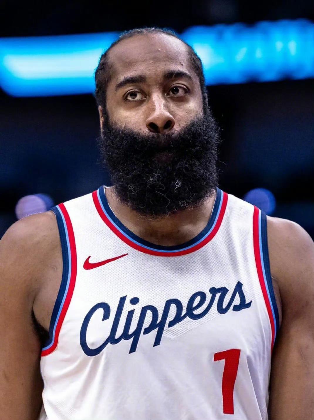 不吹也不黑！！本赛季鲍威尔与哈登的赛场表现对比！鲍威尔32岁，身高1.91