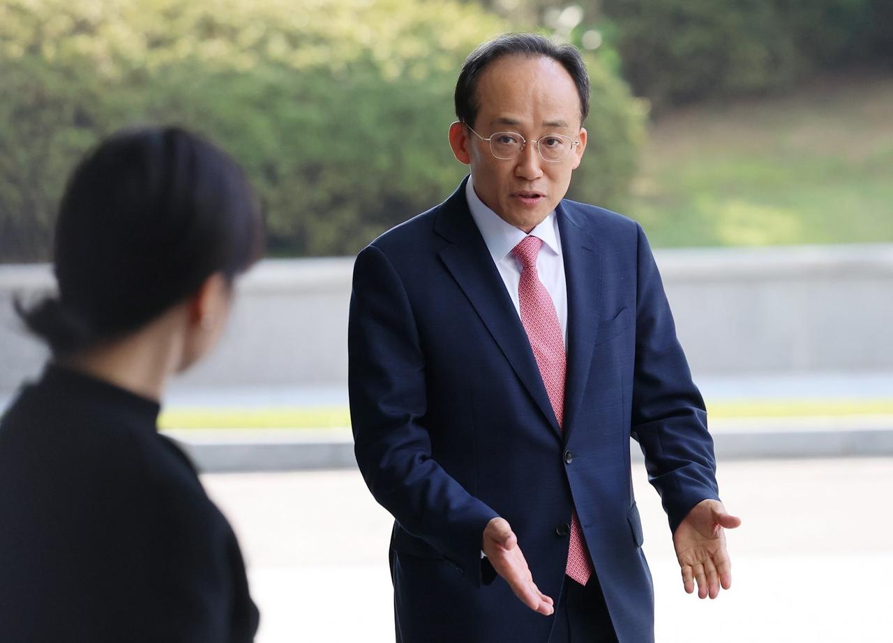 韩国媒体消息，前国民力量党议员秋京镐接受内乱特检组调查，总耗时约23小时（历代特