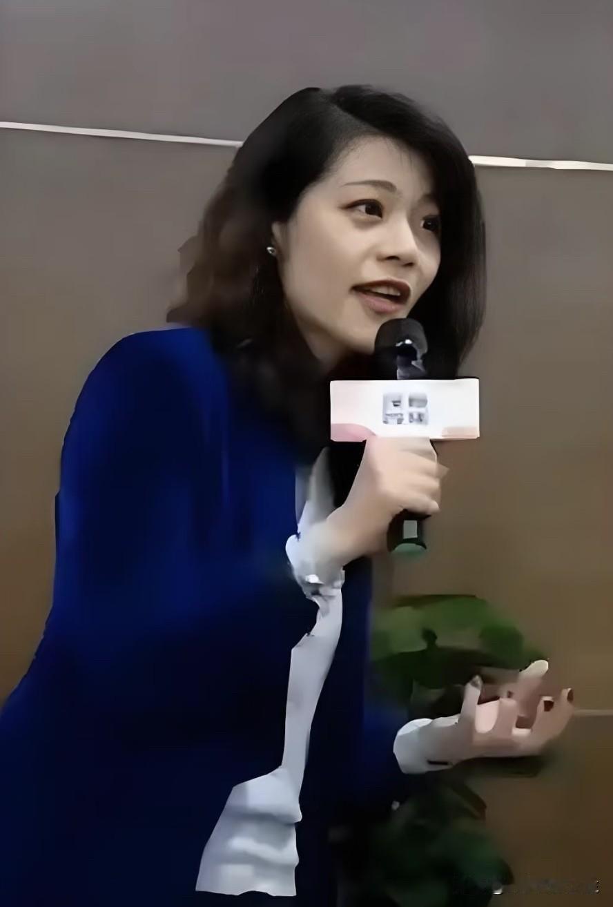 复旦大学陈果教授说：“别天天焦虑这个、焦虑那个了。能拉屎的就是好屁股，能走路的