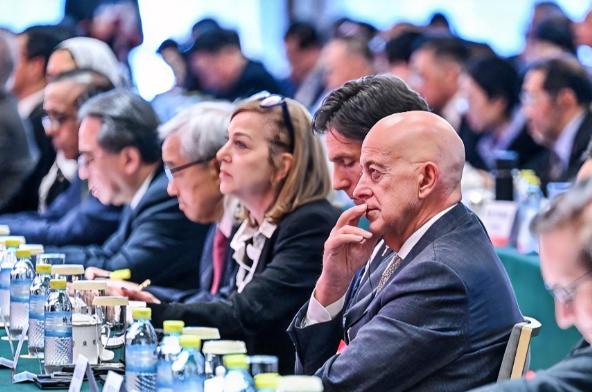 日本企业集体“缺席”中国发展高层论坛，背后隐情引发深思