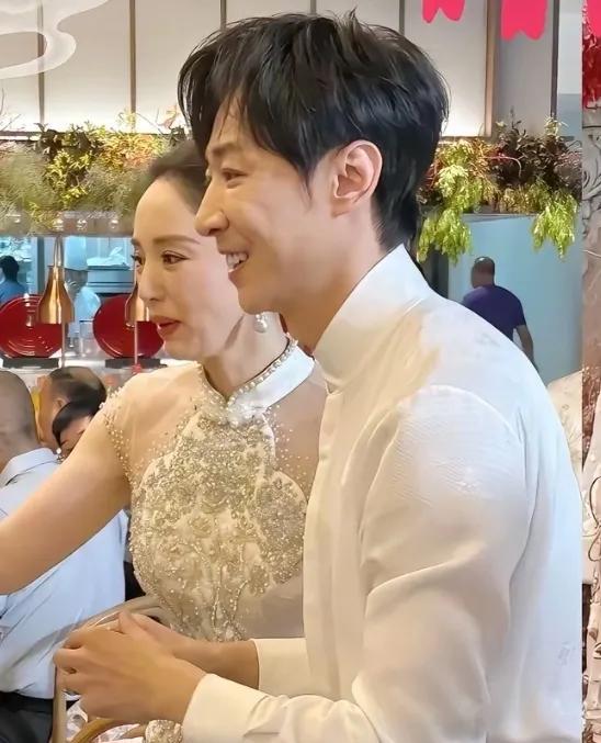 这是董璇得二婚老公，看颜值也是帅哥型的，看来自始至终，董璇都是喜欢颜值高的男生的