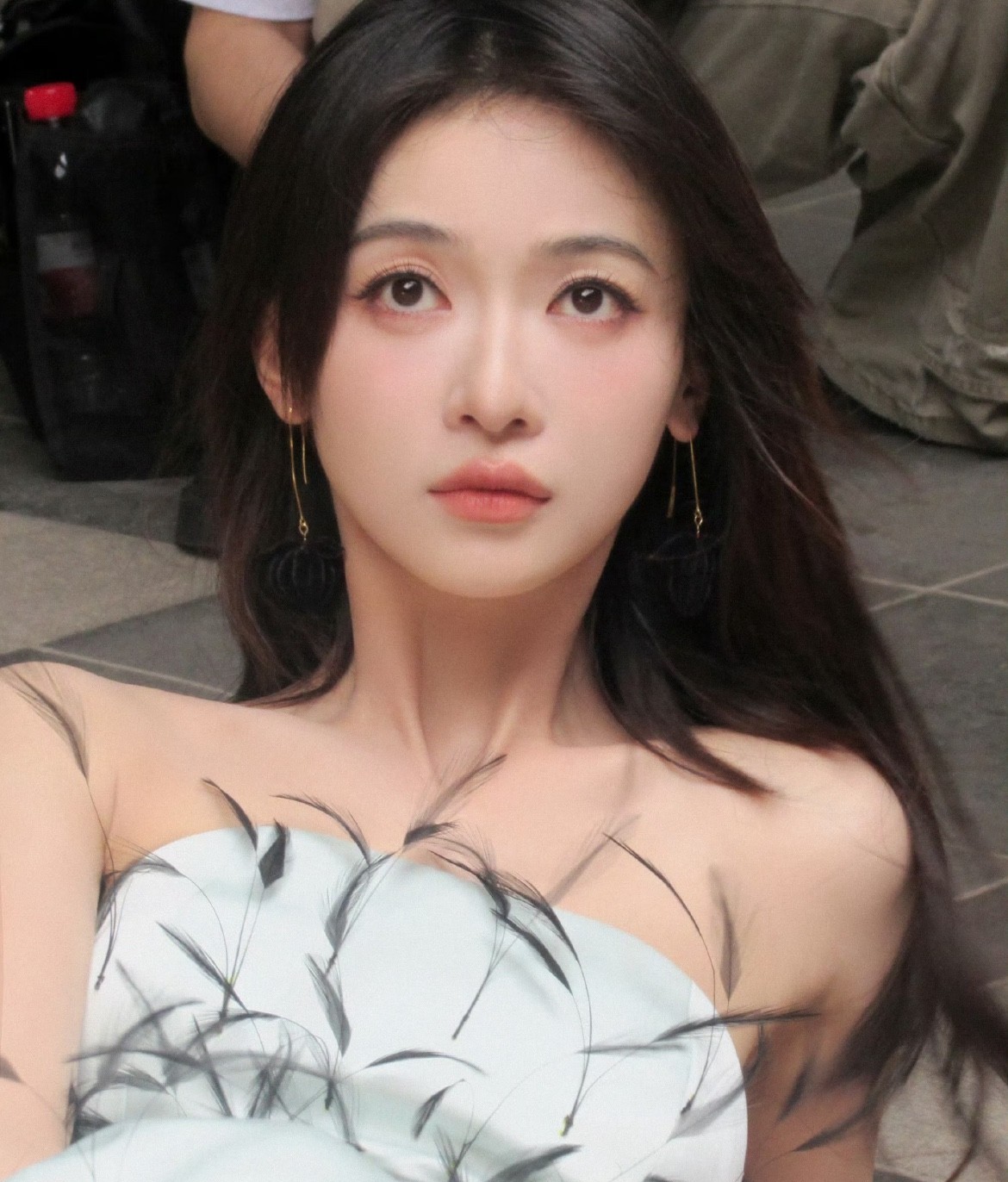 发现没，吴谨言越来做不对劲了。都说女人生完孩子颜值会降低，她怎么