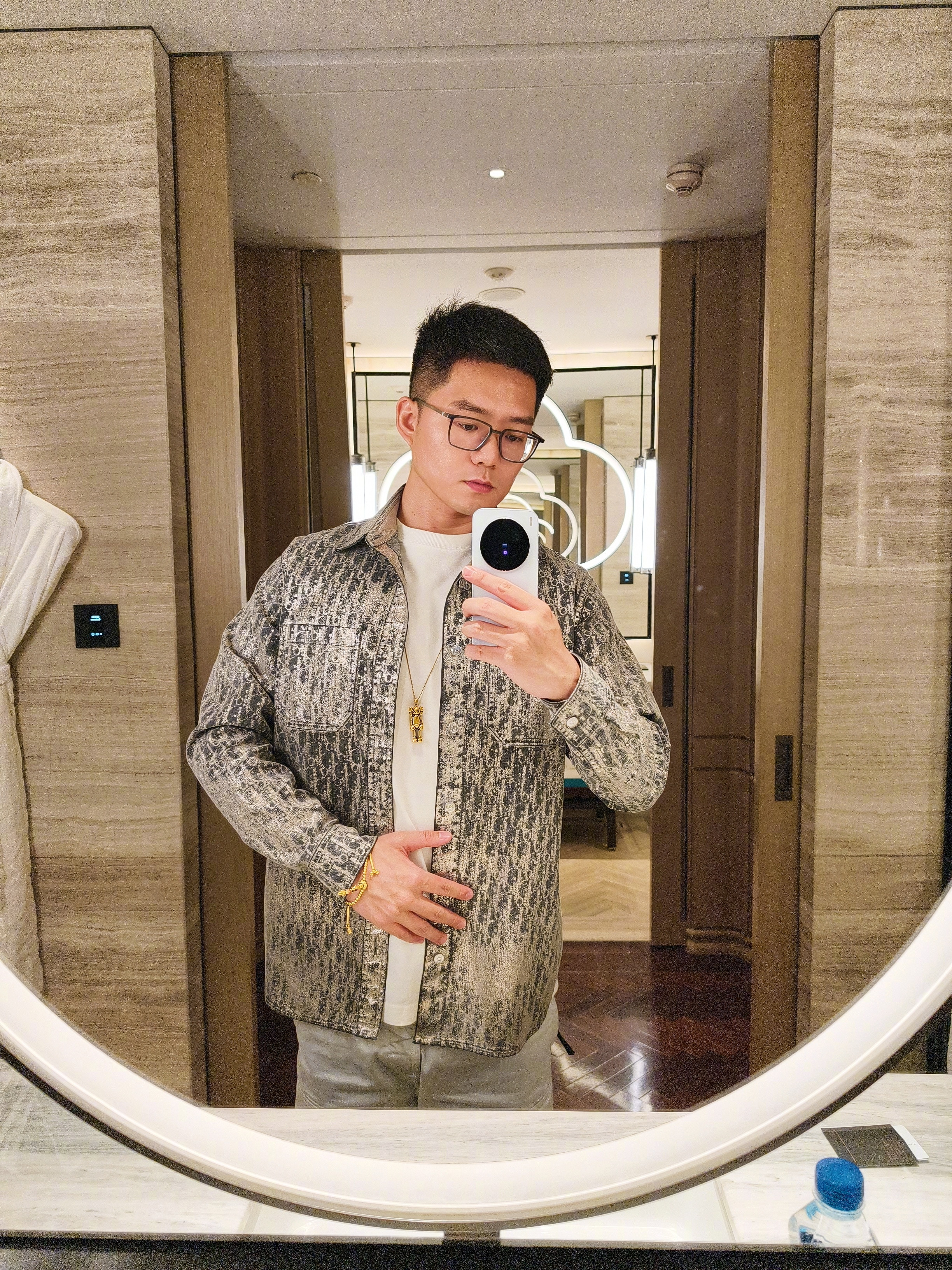 周大福安排的酒店实在让人惊喜。本是商务接待的定位,许是沾了苏州的灵气,竟添了几分