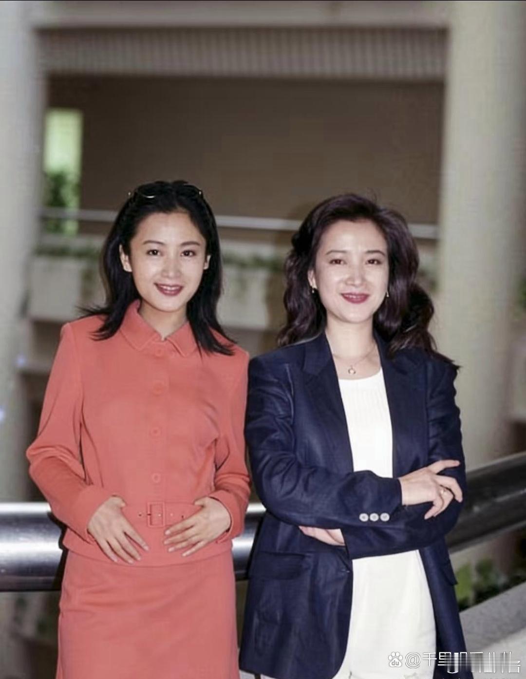 三十年前陈红与何晴的合影，两人都很漂亮