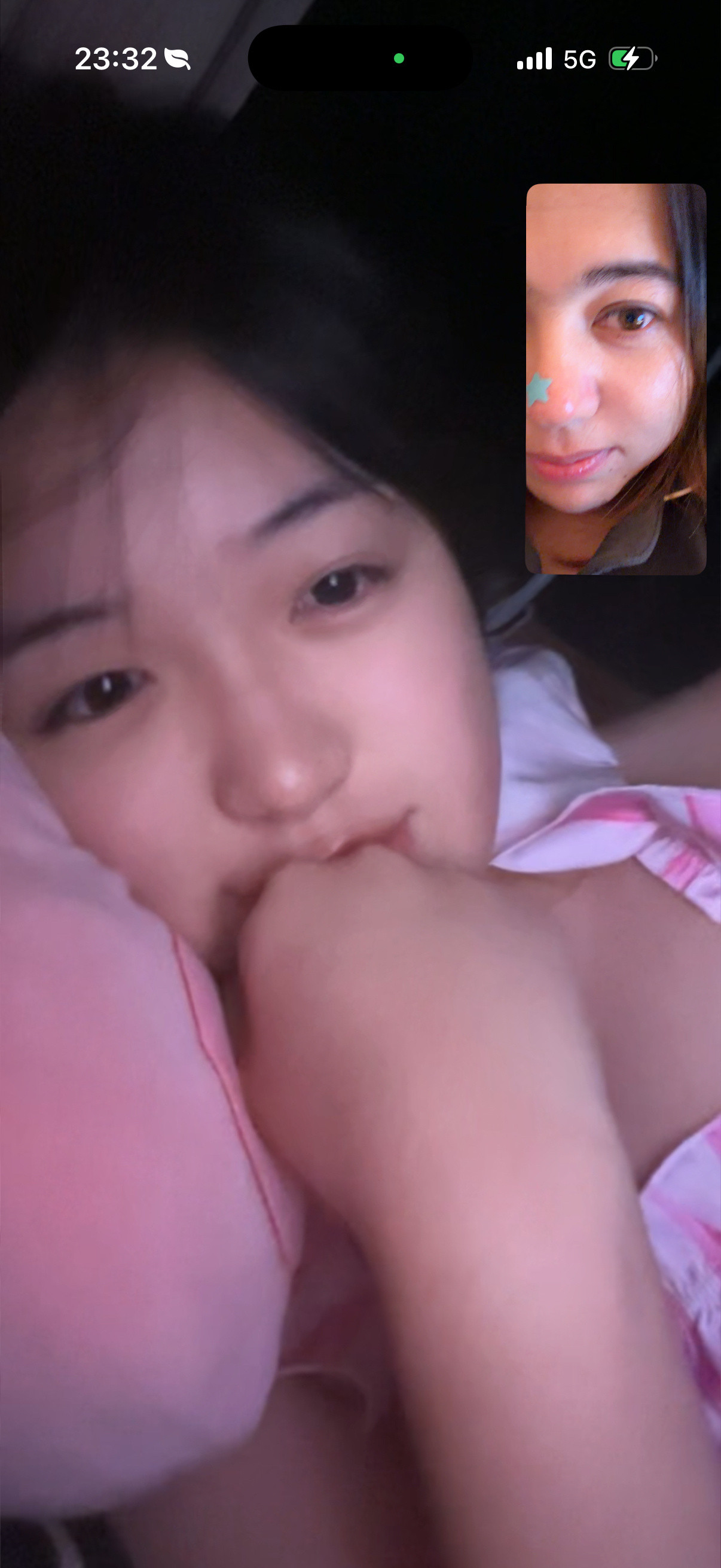 帮我拿一下眼镜