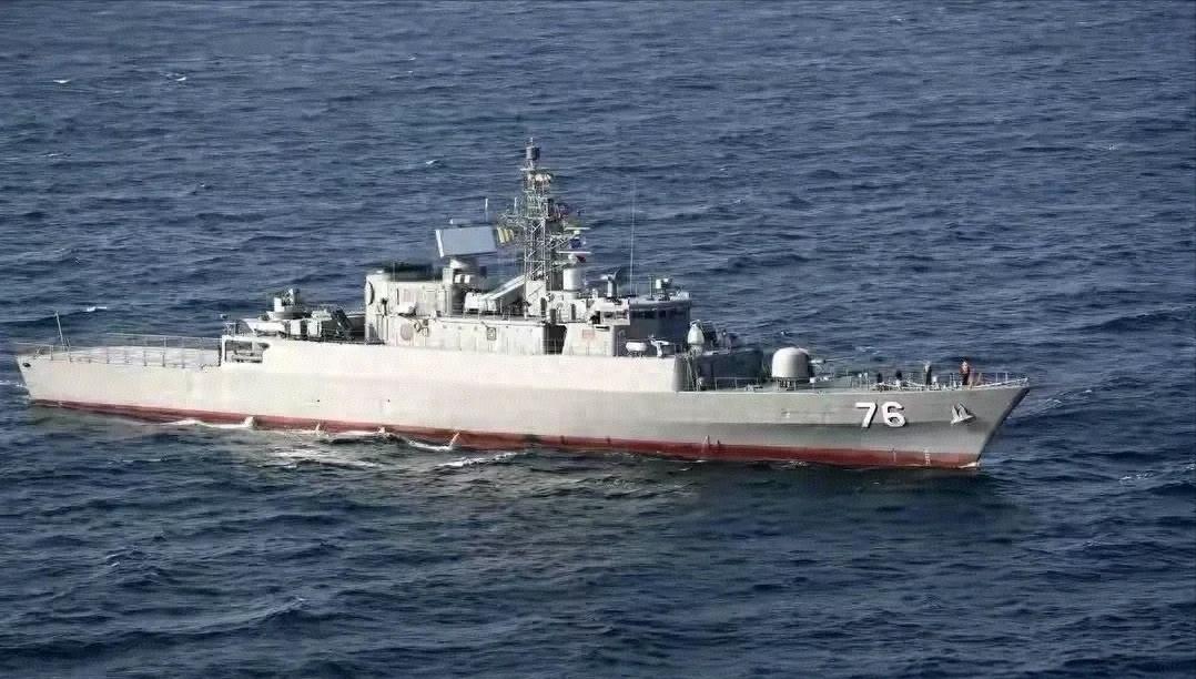 87人遇难！美军公海突袭伊朗军舰，伊朗18轮反击打破美军碾压假象很多人