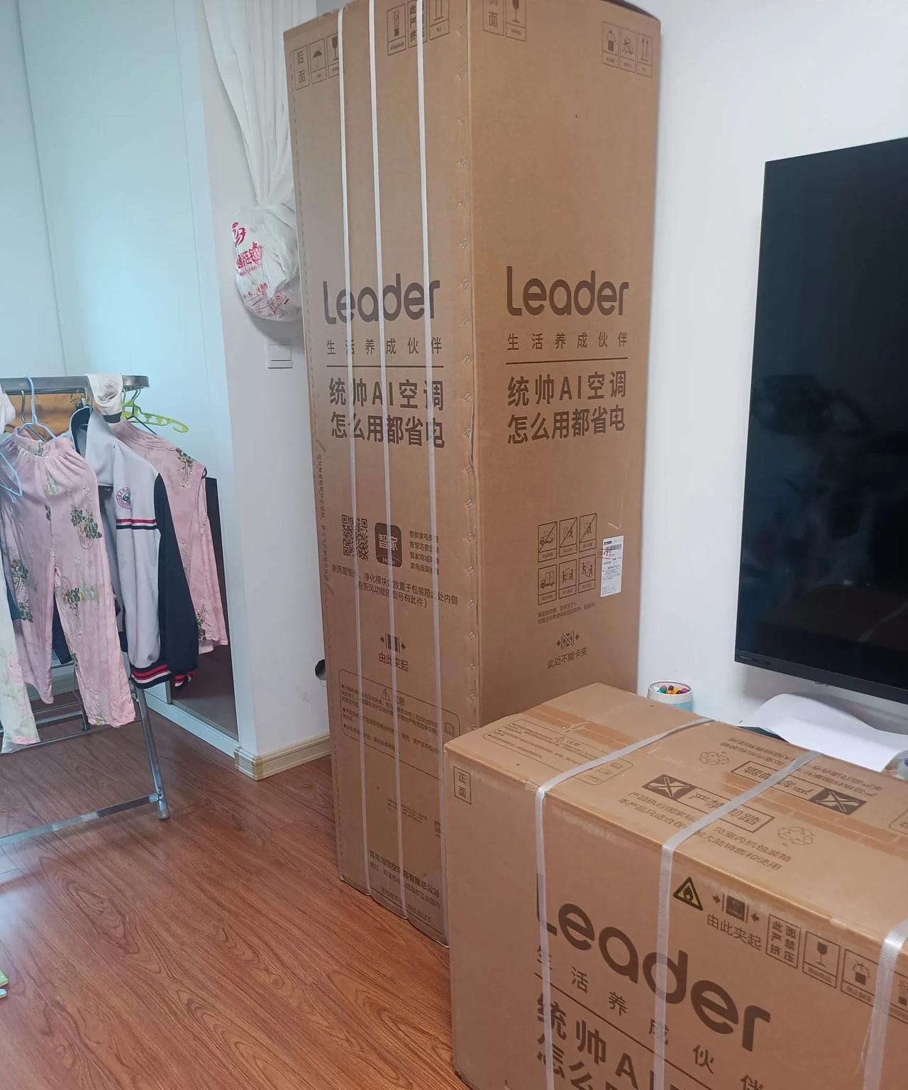 安装空调钻了4个孔，花了360元，两个穿墙，内墙12公分后，外墙24公分厚，混凝