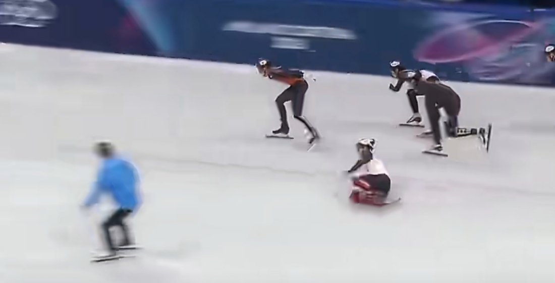 太可惜！刘少昂短道速滑1000米半决赛遭意外波及，遗憾无缘决赛刘少昂短短几秒发生