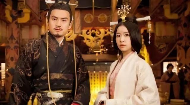 公元26年，光武帝刘秀正在处理公务，姐姐刘黄突然来访。谈话间，刘黄吞吞吐吐，面露