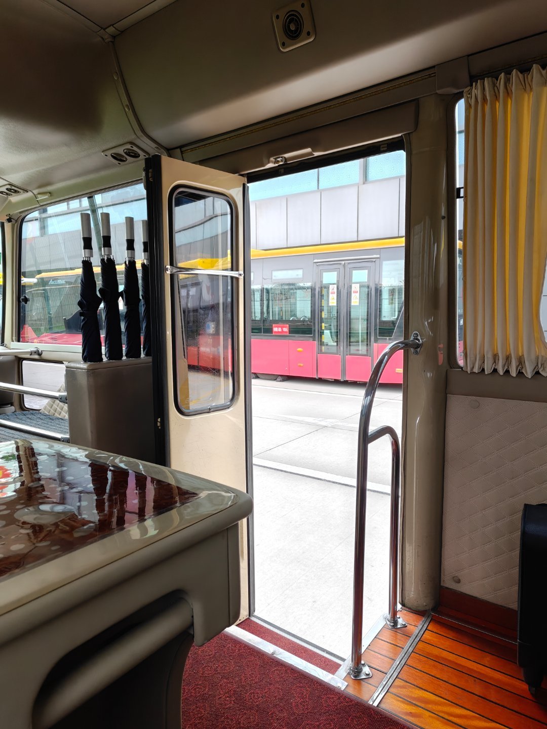 早，继续早班机出差。