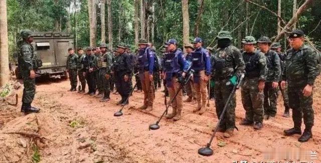 泰国士兵踩雷断脚！柬埔寨硬刚：你别乱指！2025年8月9日，泰国陆军突然放话：