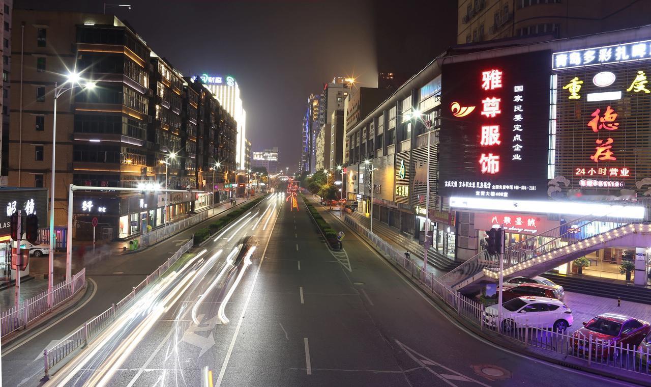 十年后，你还会不会怀念今天？宜昌云集路夜景，拍摄于十年前。这里有没有你印象深刻的