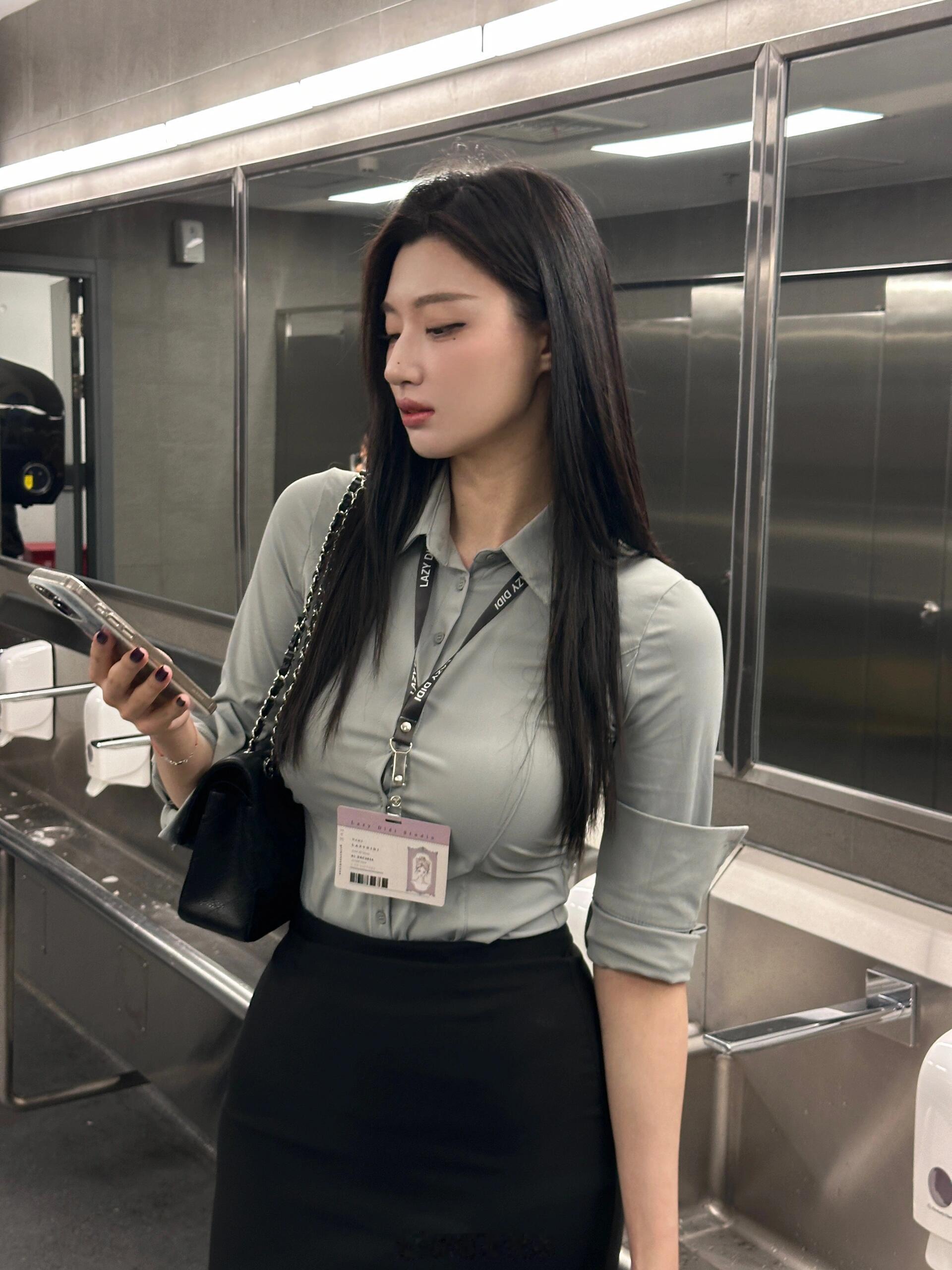 听说很多人说我长得像王楚然​​​
