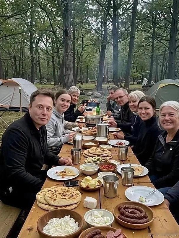 他们这群富豪不都注重身材管理吗？怎么一桌子的肉