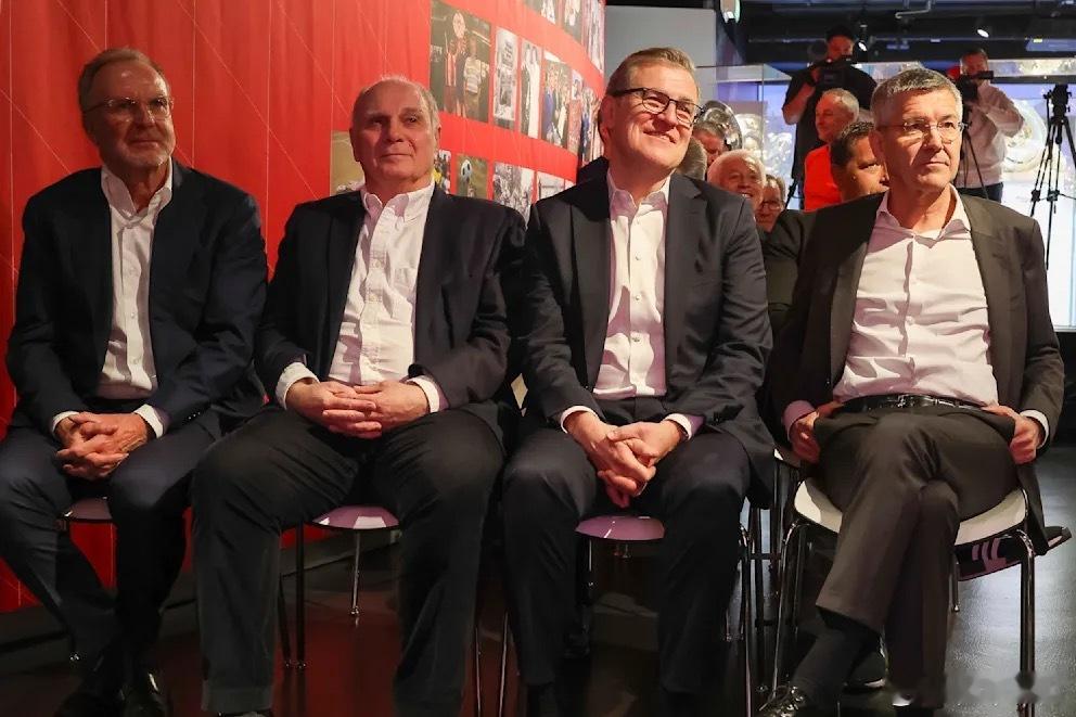 体育图片透露，拜仁高层上周初举行了六周一次的监事会和董事会高层例会，因为如今一线