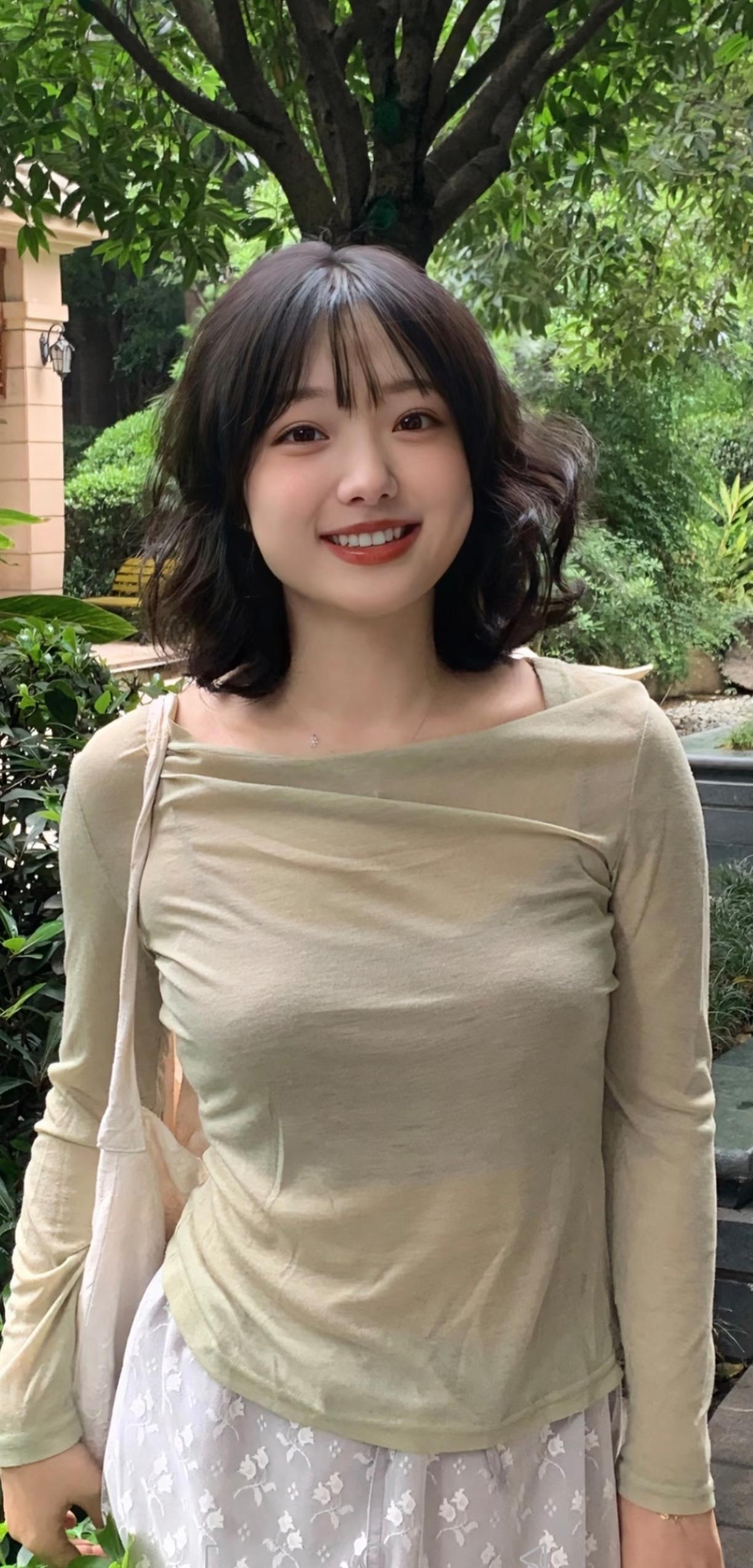 圆脸女孩身材好迷人。