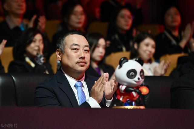 不是丢冠,不是挨批,新华社最新发声,刘国梁下课真正原因揭晓