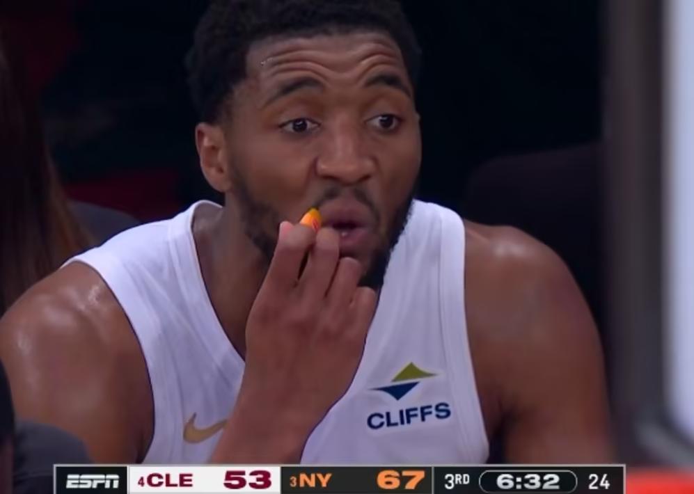 NBA东决G2的戏剧性转折发生在第三节：骑士队进攻突然停滞，尼克斯趁势打出一波1