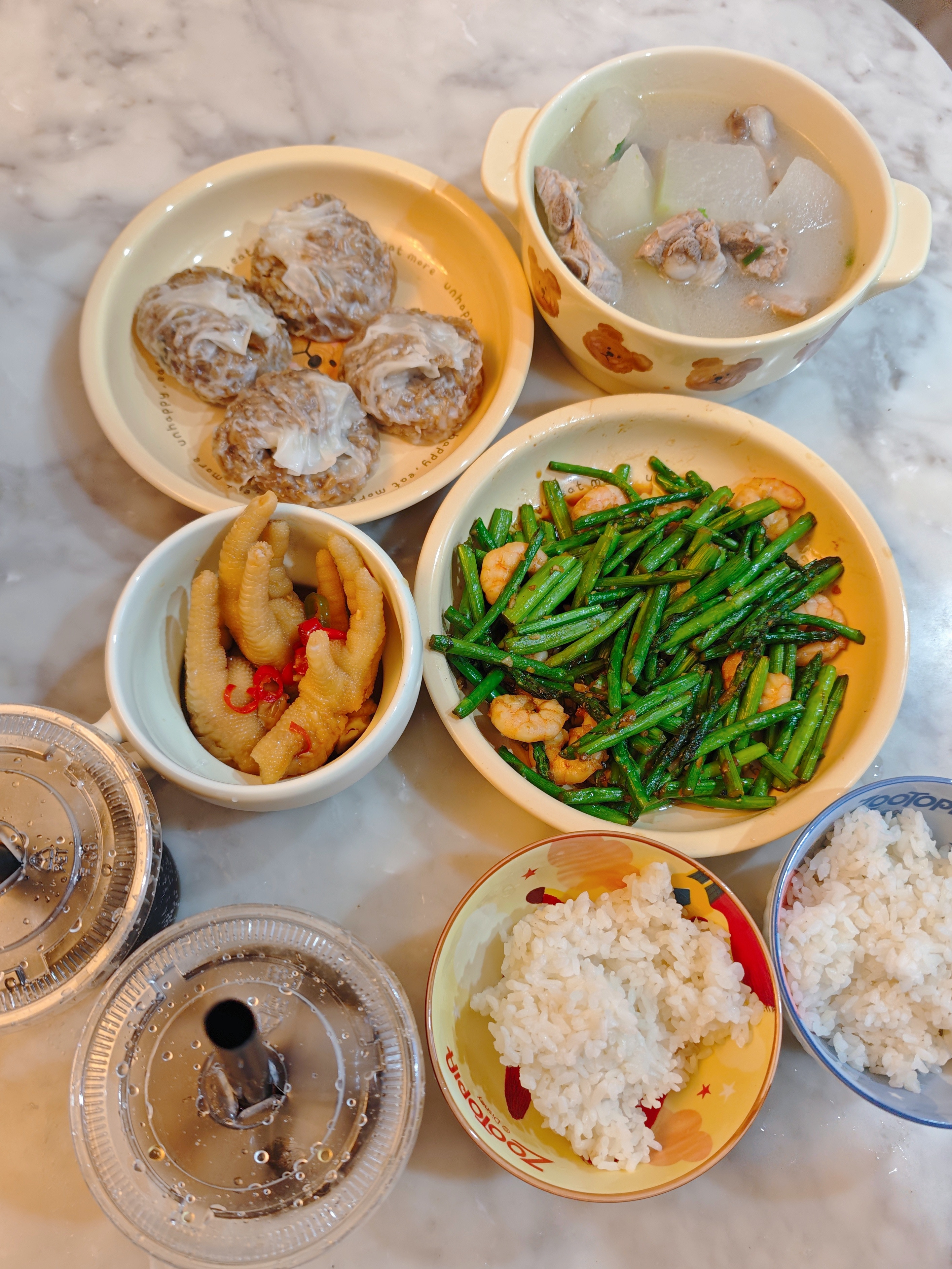 研究做饭人逼急了啥都能做出来除了vlog(我妹妹放学马上被我拉过来吃饭)我