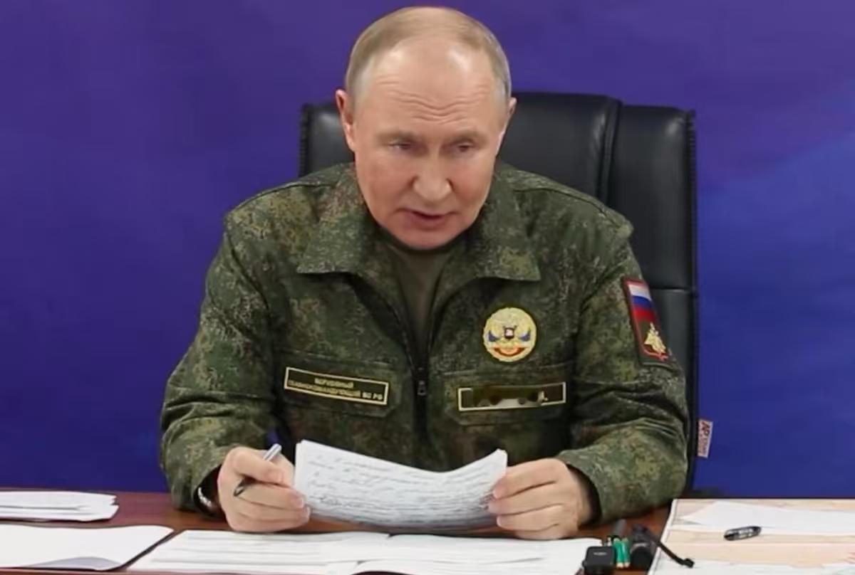 普京其实比较善良，当俄军包围了10000名乌军精锐的时候，他要求俄军采取措施迫使