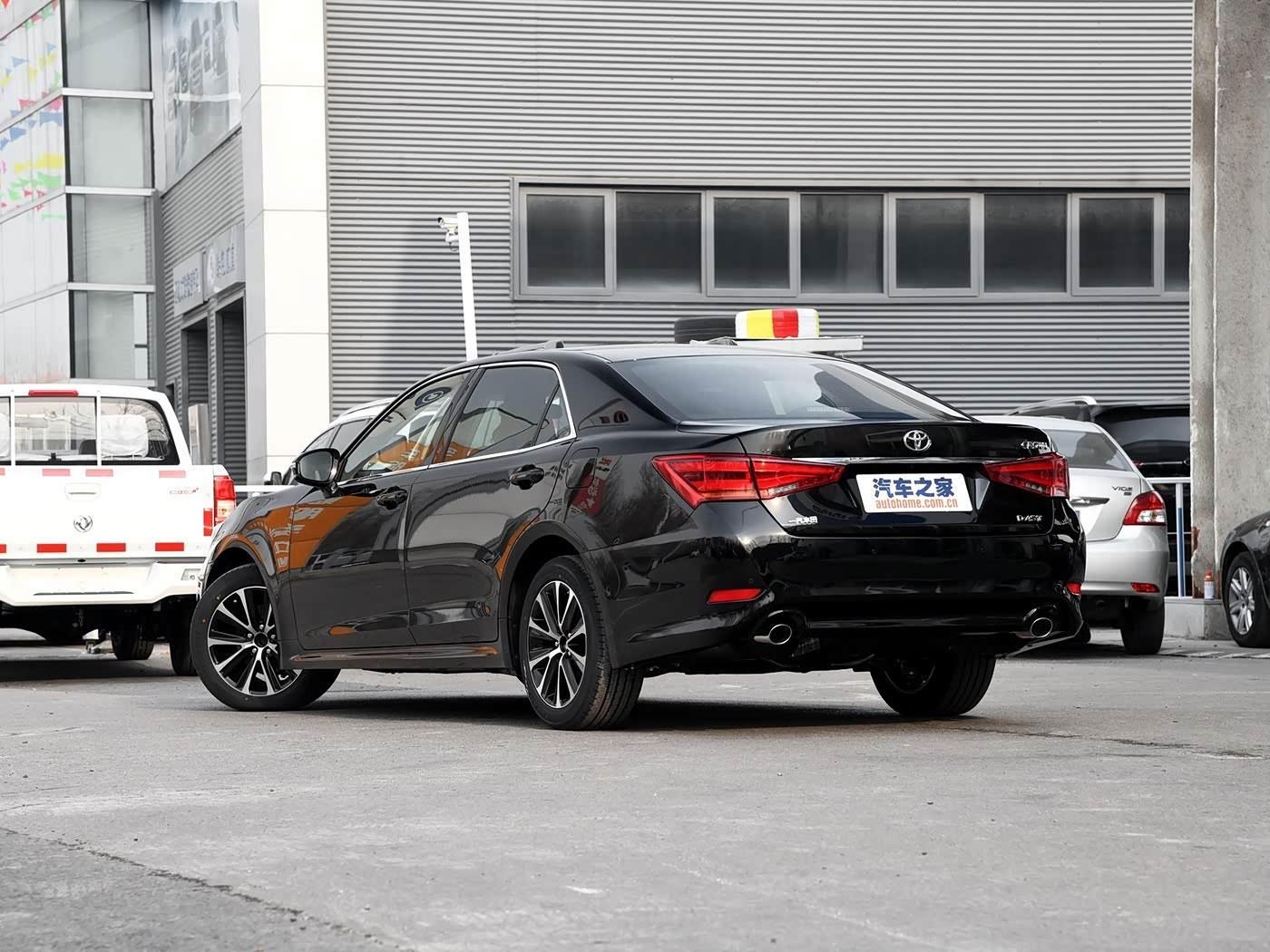 好车分享最后的国产丰田皇冠，十四代皇冠，这个车是15-18年生产的，停产都8年