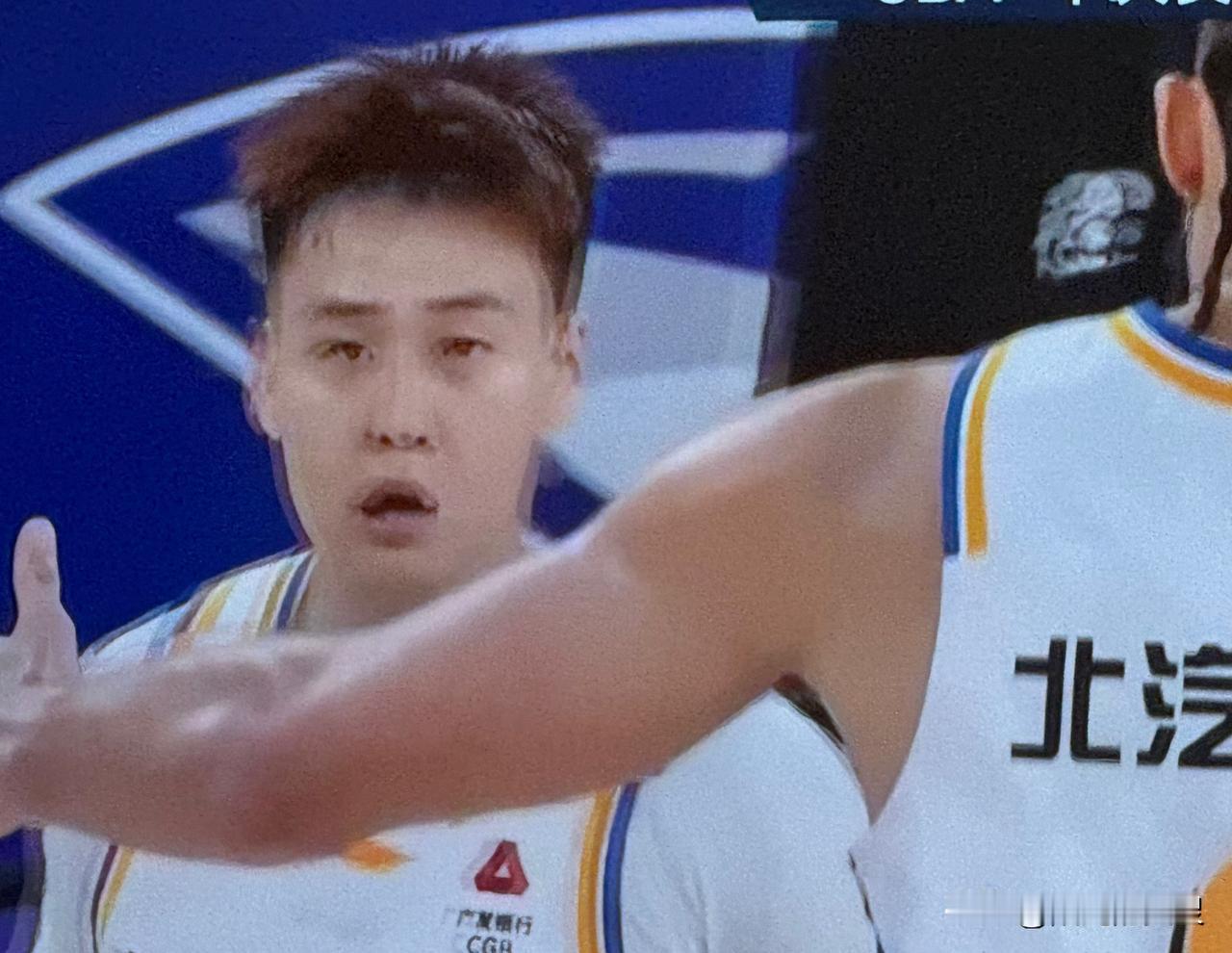 上海87:82北京先下一城。大比分1:0领先。Cba季后赛半决赛五局三胜制。